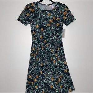 LuLaRoe Amelia XS - Black background